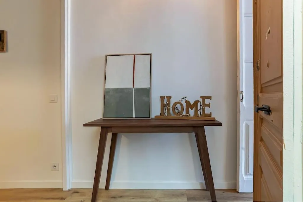 Canela Homes Barcelona Corsega Španělsko